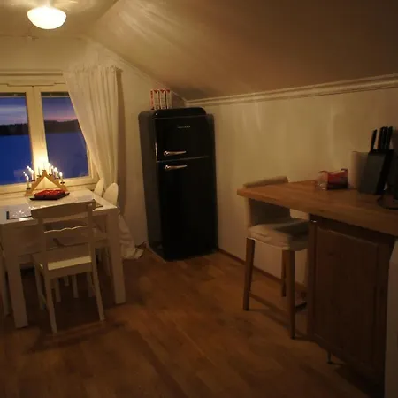 Cozy 2nd Floor With Beautiful River View Daire