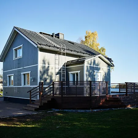 Cozy 2nd Floor With Beautiful River View Daire